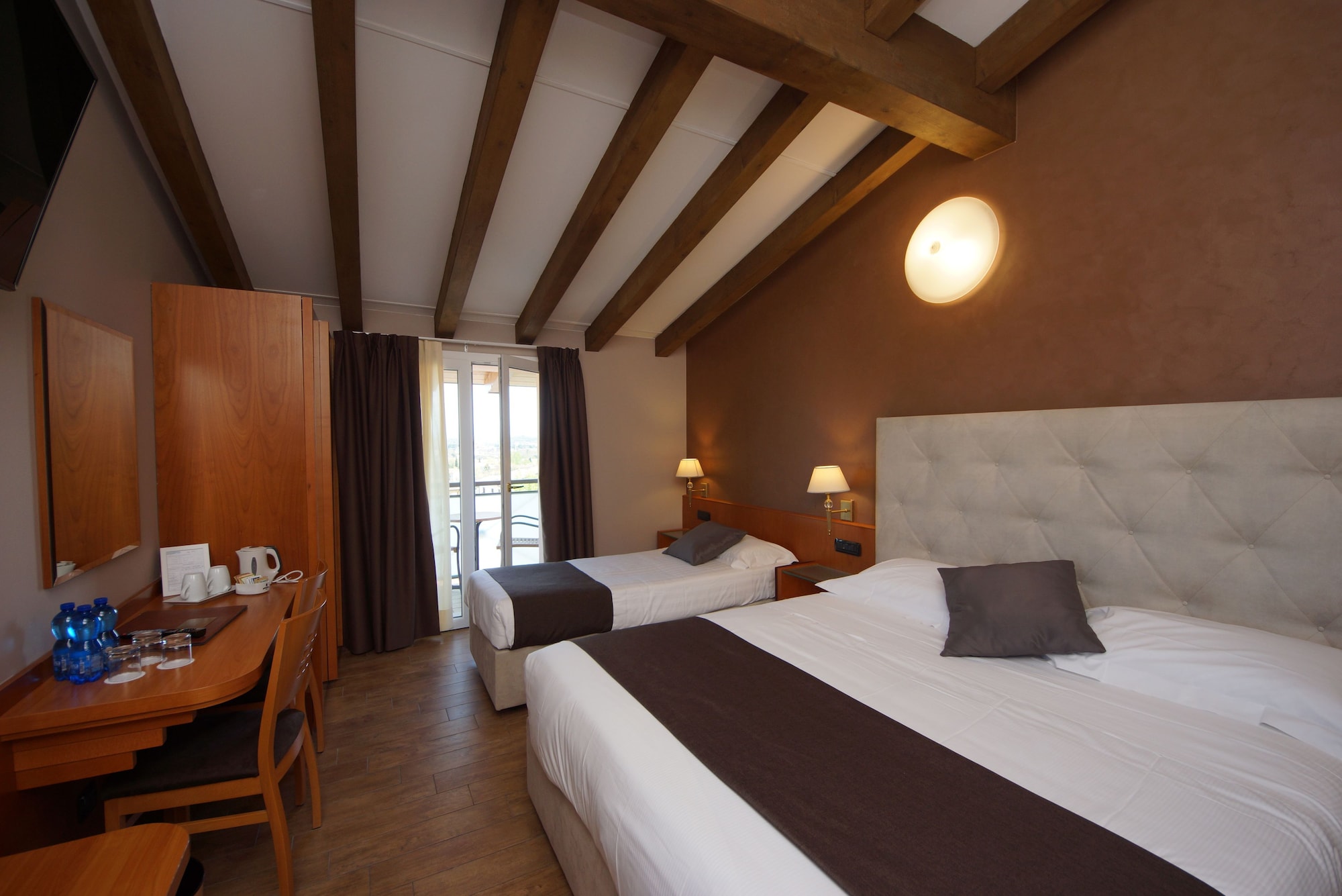 ROOM, TRIPLE