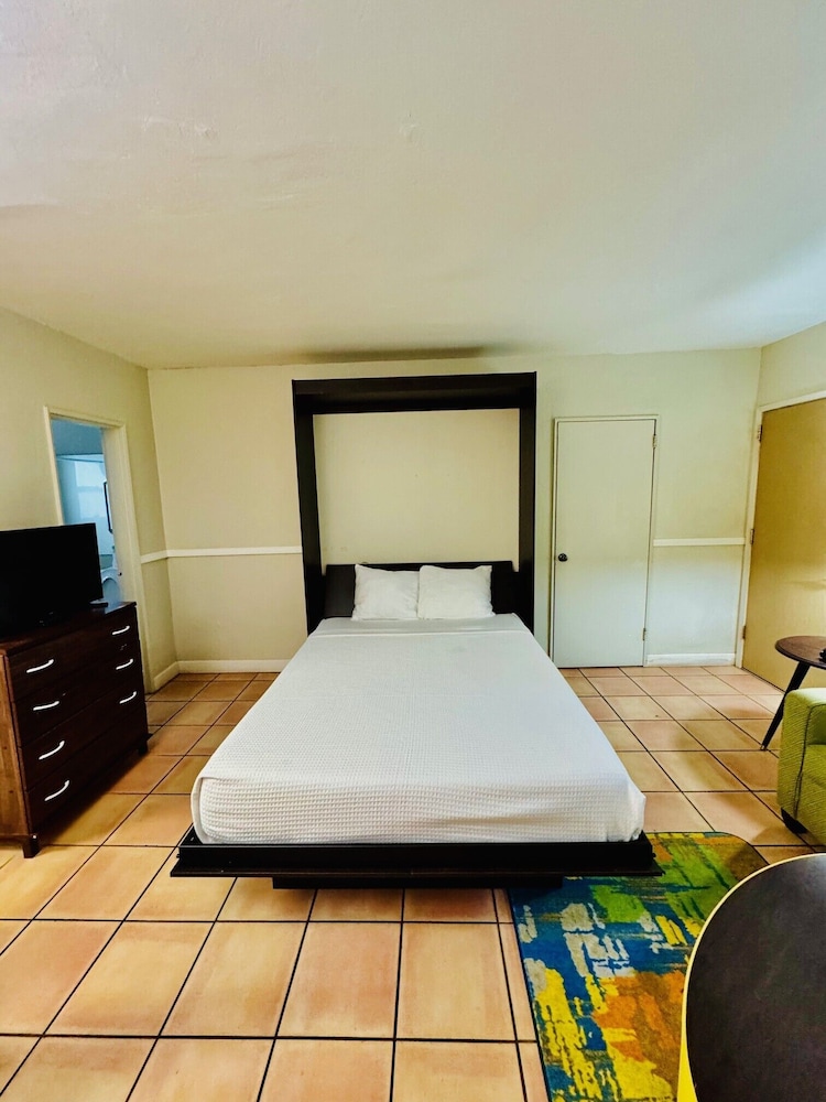Studio, Suite, Queen Murphy Bed, Sofa