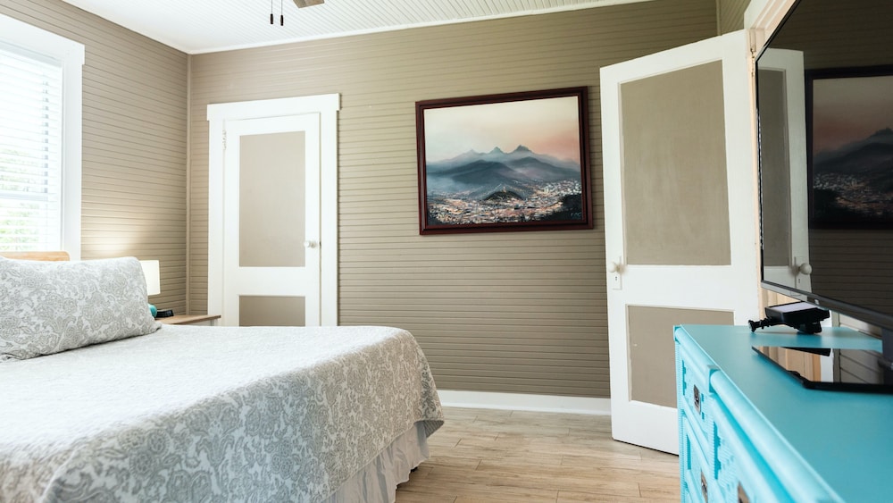 Meranova Guest Inn 10/50