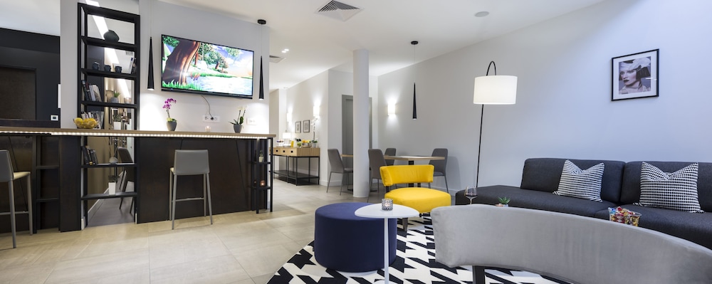Livris Hotel 45/63