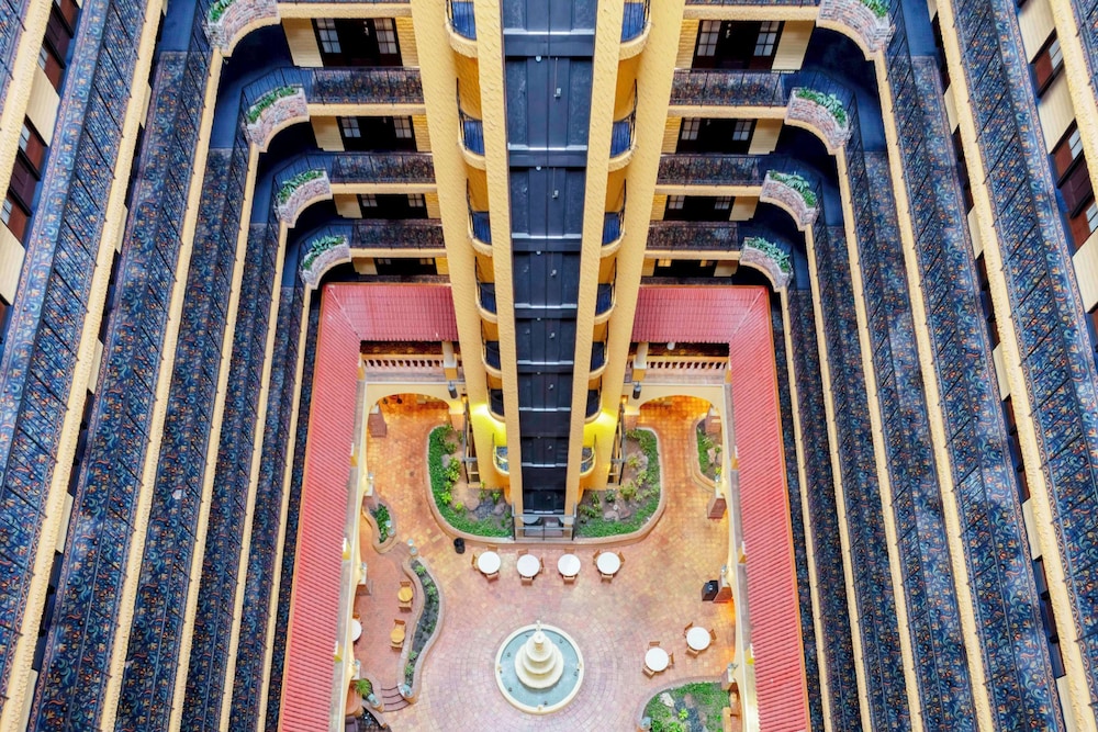 Embassy Suites by Hilton Kansas City Plaza 62/64