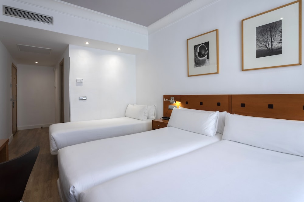 ROOM, TRIPLE