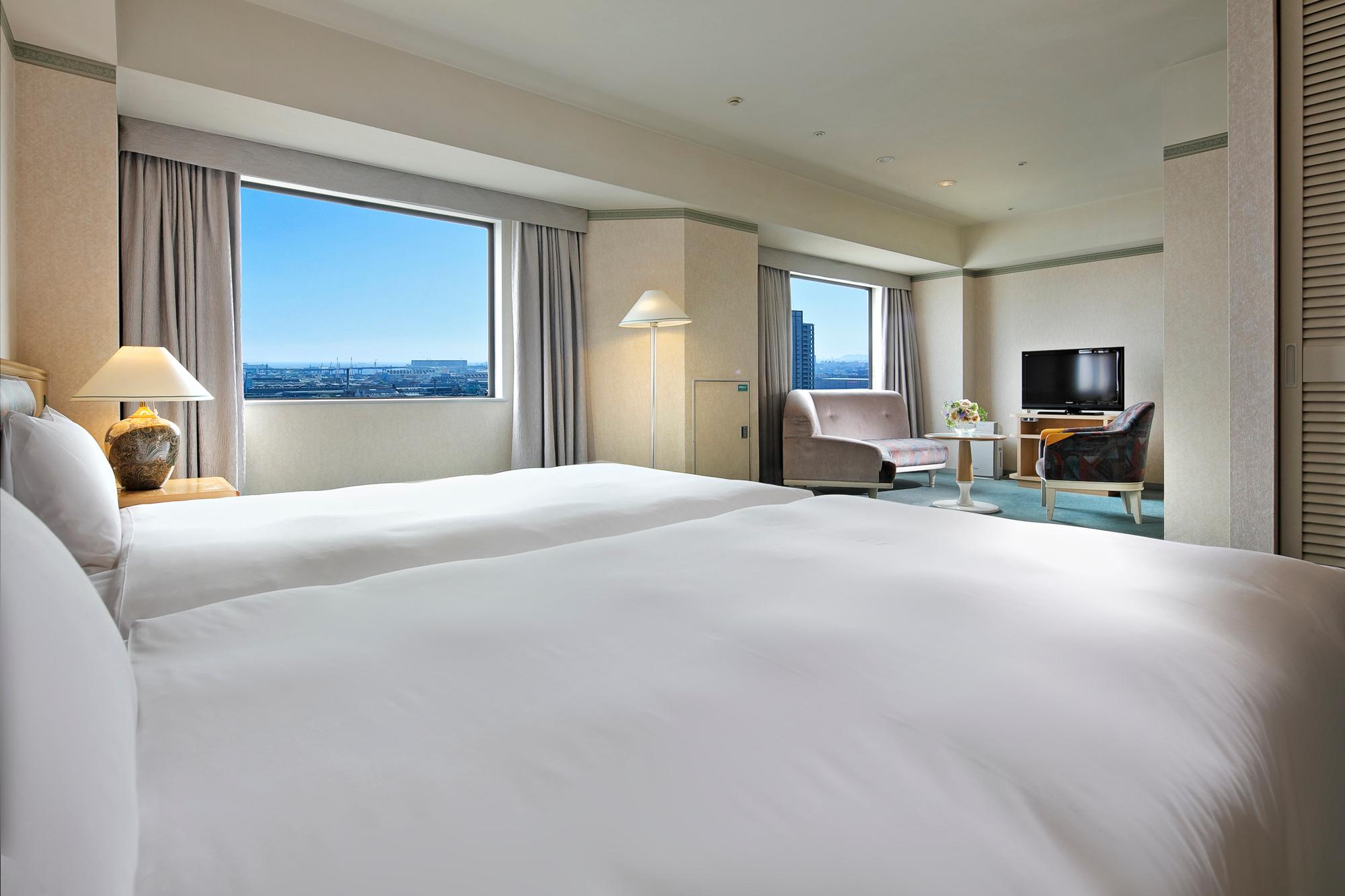 Deluxe, Quadruple, Twin Beds, Night View, Smoking