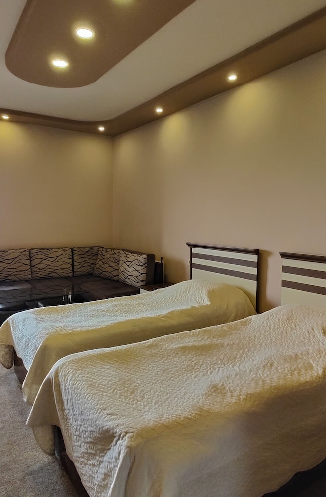 Areg Hotel 22/113