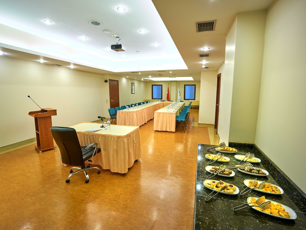 Feronya Hotel 46/50