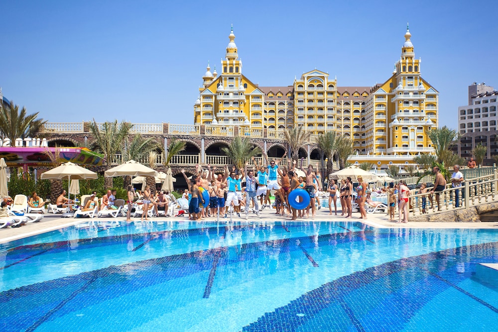 Royal Holiday Palace 44/55