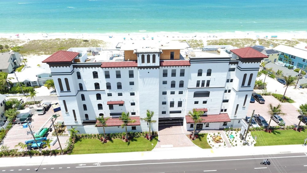 Barefoot Beach Hotel 1/70