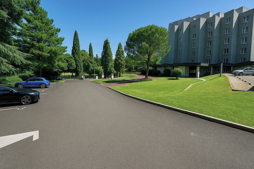 Mercure Saint Etienne Parc De L Europe 25/34