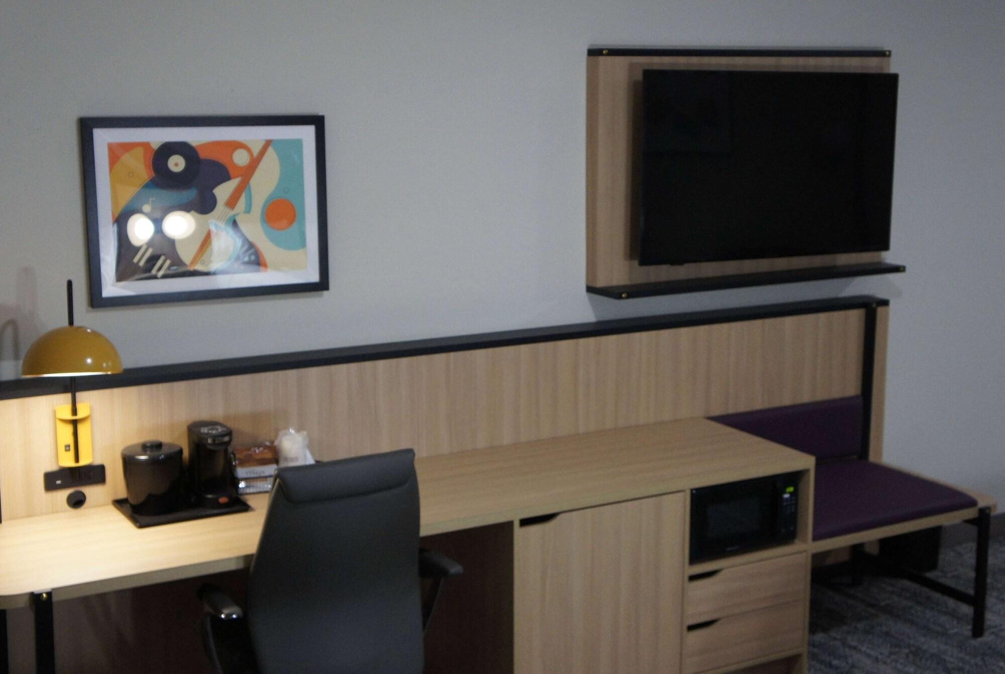 La Quinta Inn & Suites by Wyndham Memphis East 33/35