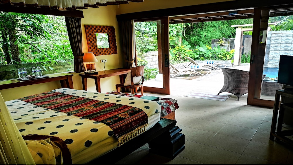 Villa Nirvana 15/81