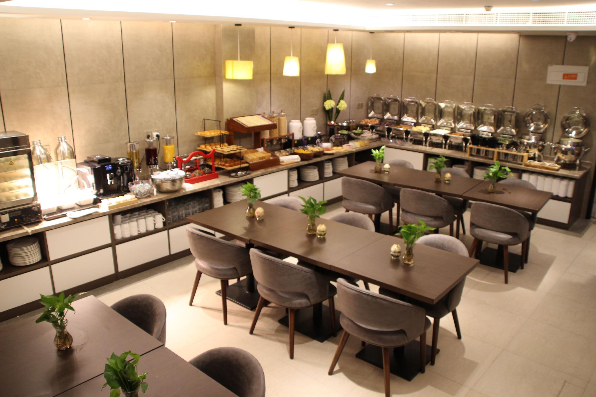 Homeinn Plus (Beijing Zhongguancun Wudaokou) 36/42