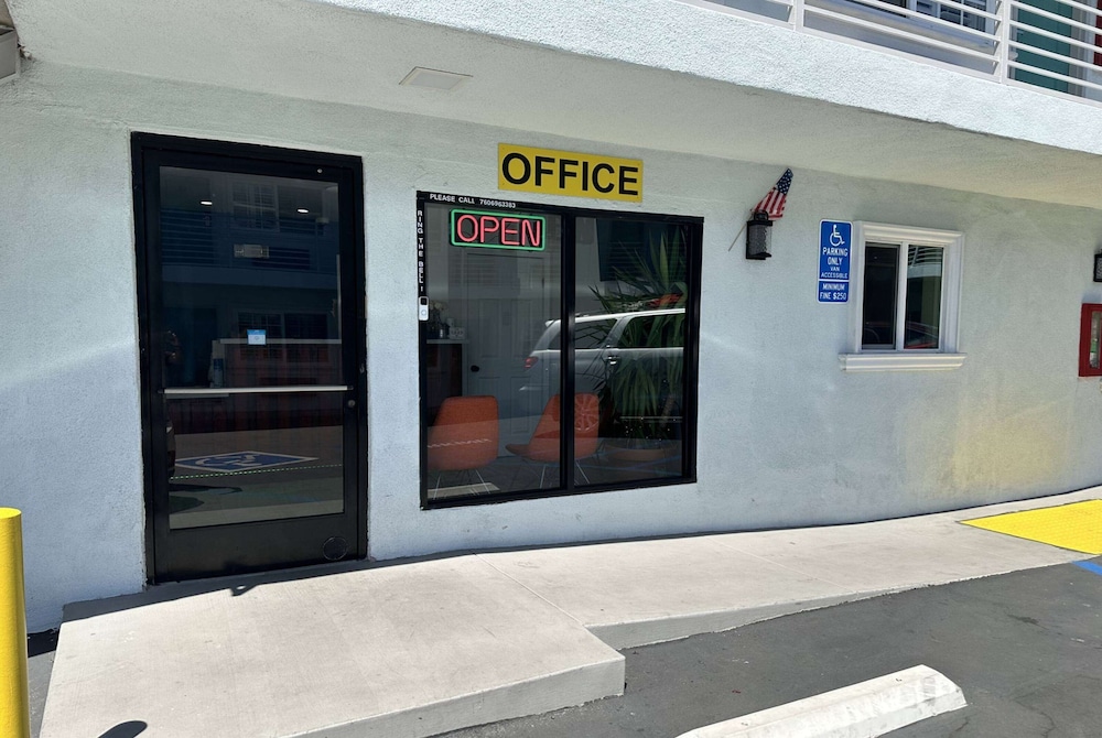 Super 8 by Wyndham Oceanside Downtown 7/50