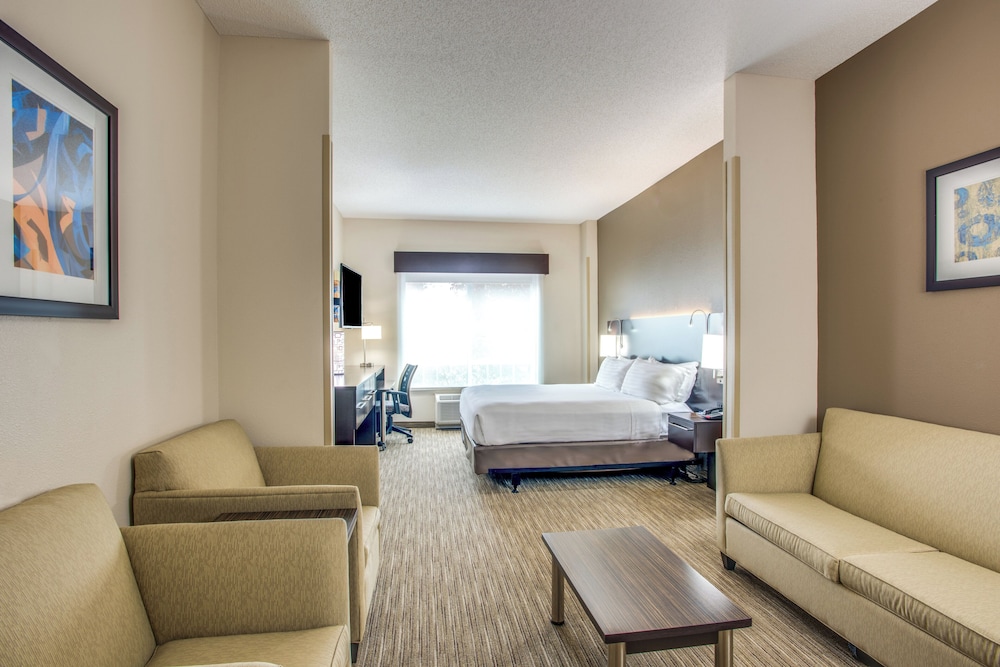 Holiday Inn Express Hotel & Suites Bethlehem 47/72