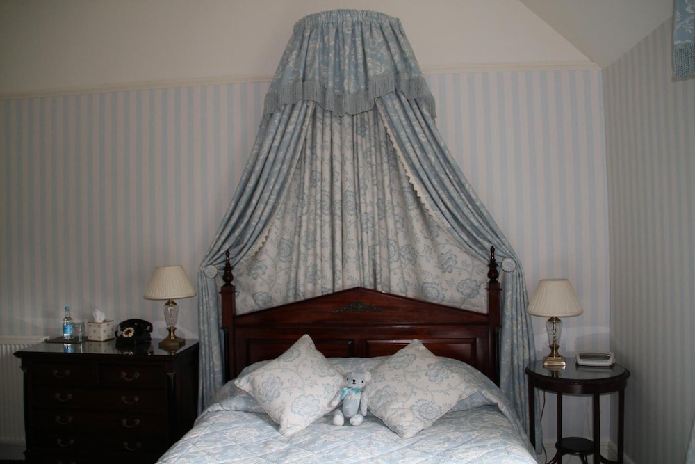 Rylstone Manor Hotel 38/50