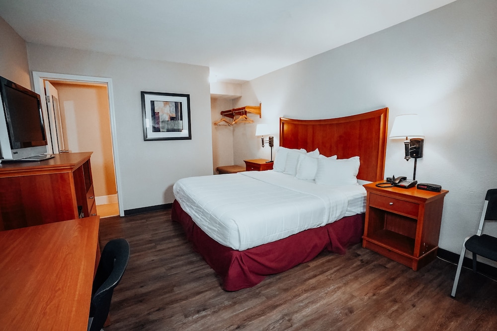 Lamplighter Inn Suites North 4/25