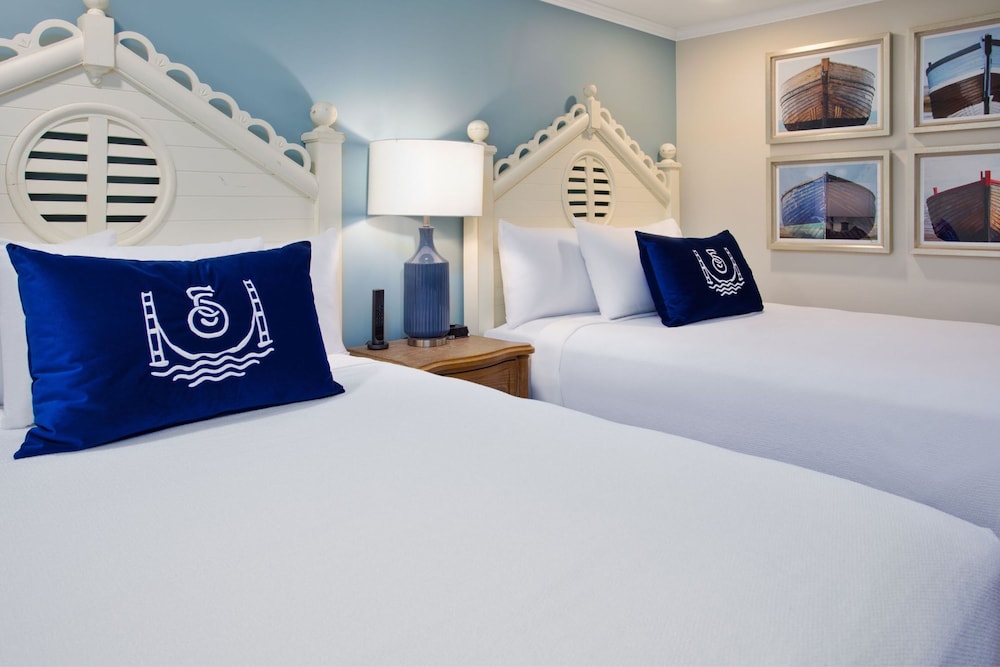Summer, Deluxe, 2 Queen Beds, Sofa، The Inn At Stonecliffe 2/2