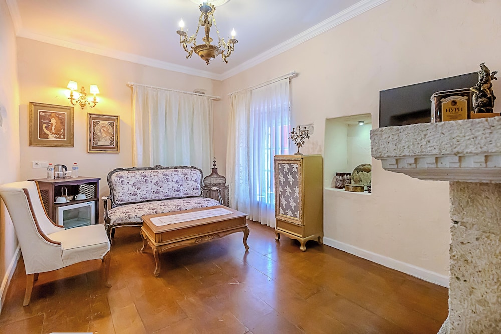 ERENDIRA HOTEL 56/75