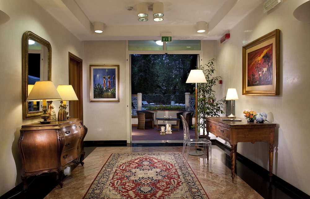 Astoria Suite Hotel 18/41