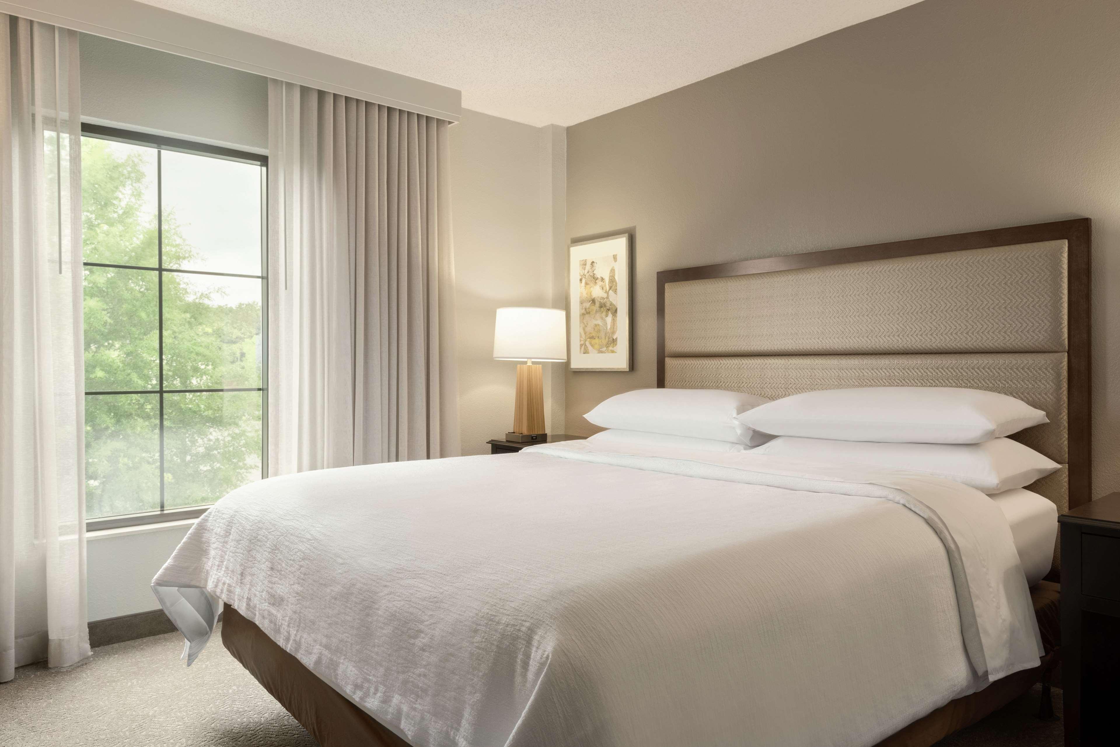 2 ROOMS, SUITE, KING BED