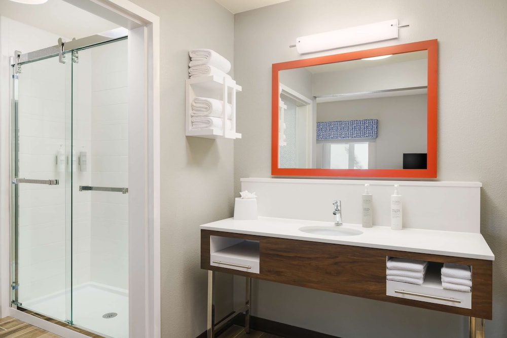 Hampton Inn Suites West Sacramento 27/62