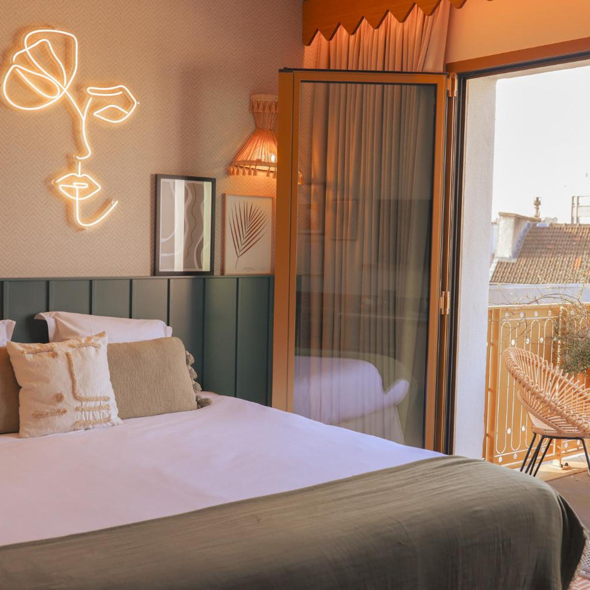 Superior, Double Bed, Montmartre View, Balcony