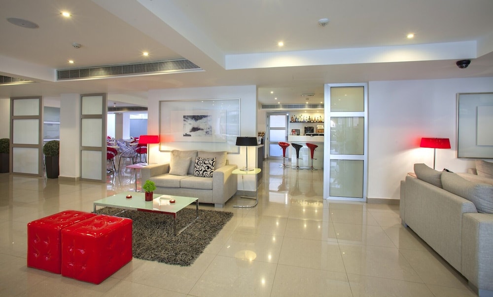 ibis Styles Larnaca Finikoudes Beach 19/32