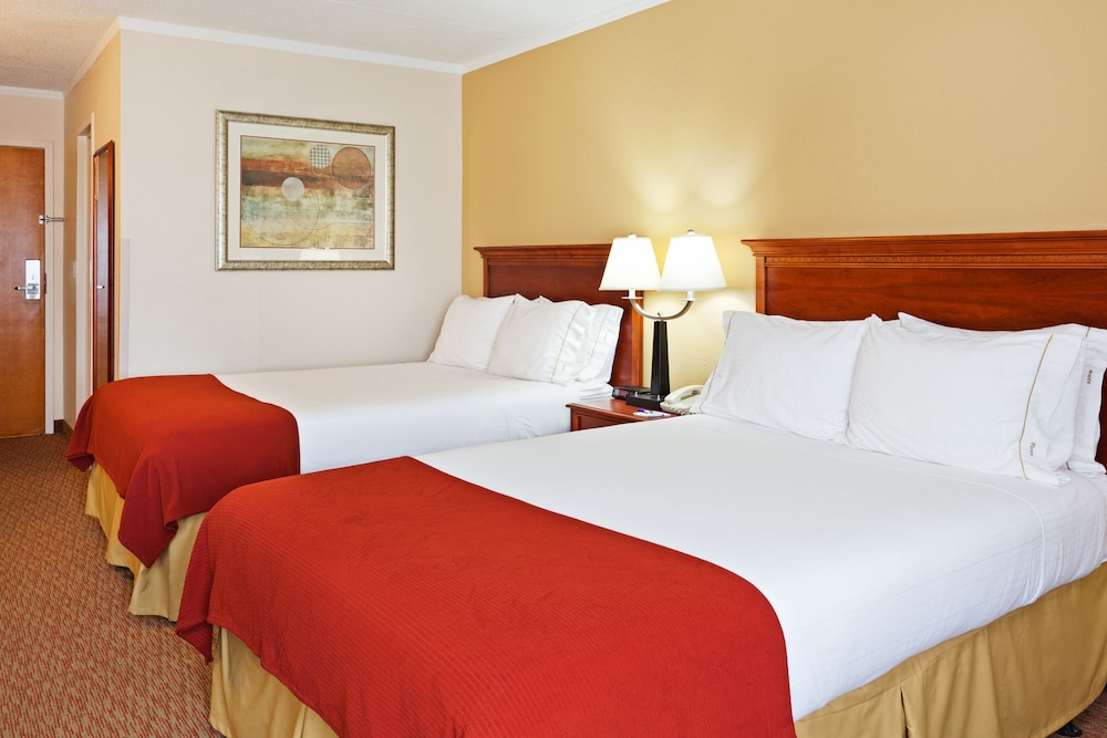 Holiday Inn Express & Suites Greensboro - (I-40 @ Wendover) 16/48