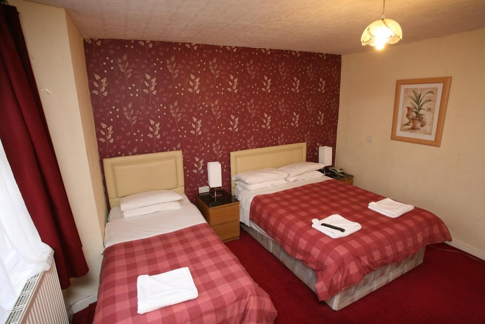 CLIFTON HOTEL 16/43