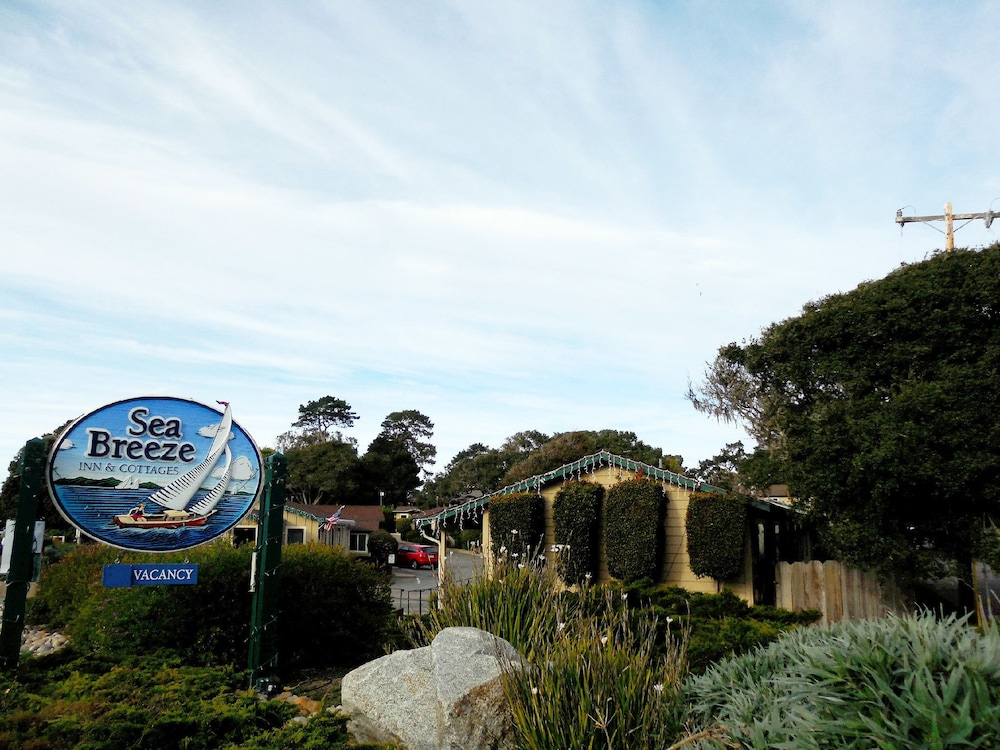 Sea Breeze Inn And Cottages 4/75
