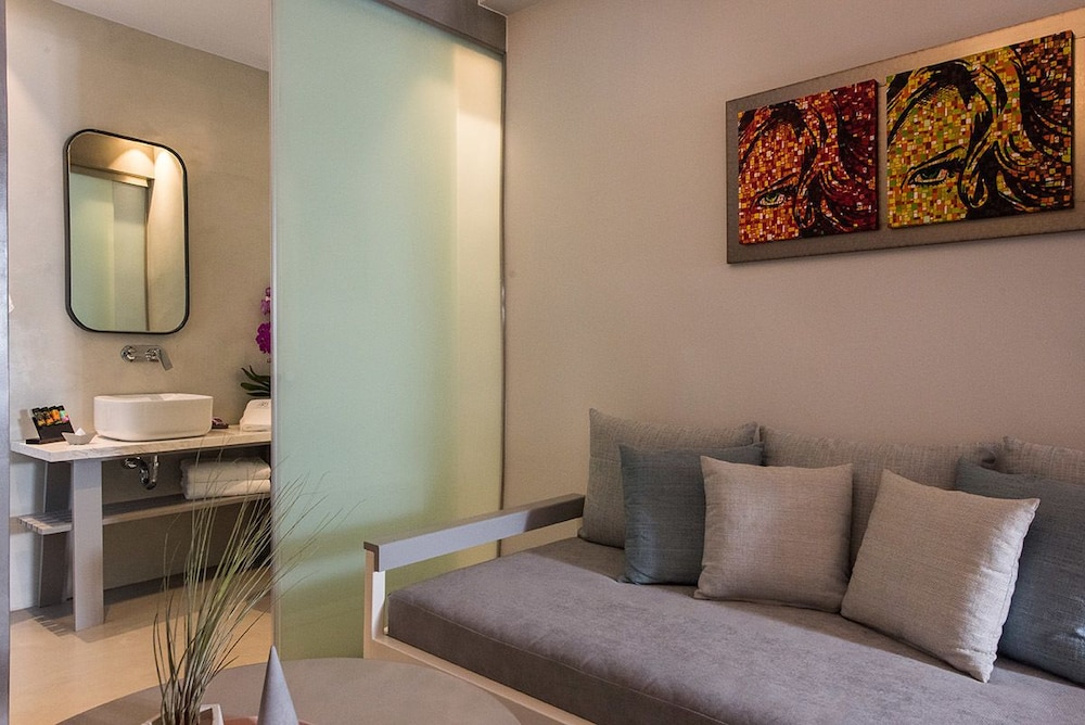 The 48 Suites 34/50