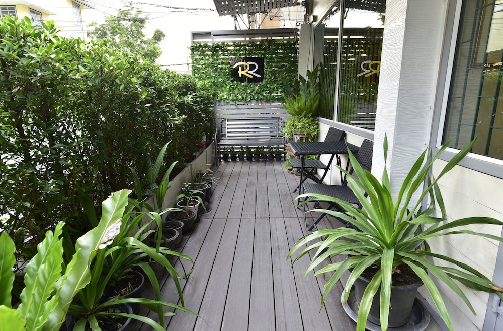 Ratchadamnoen Residence 71/75