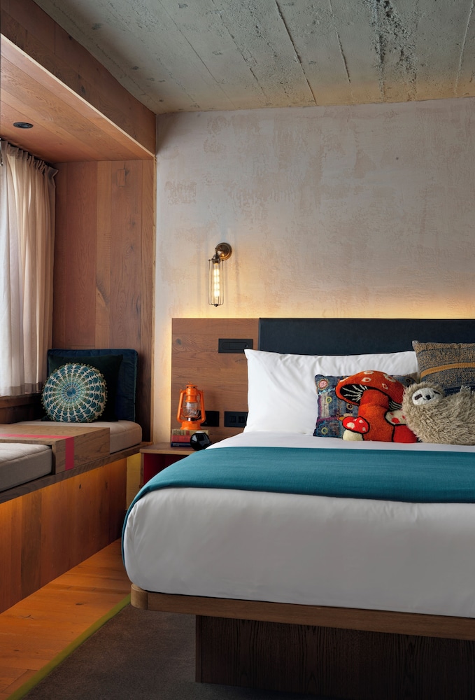 Room at Treehouse Hotel London, LONDON