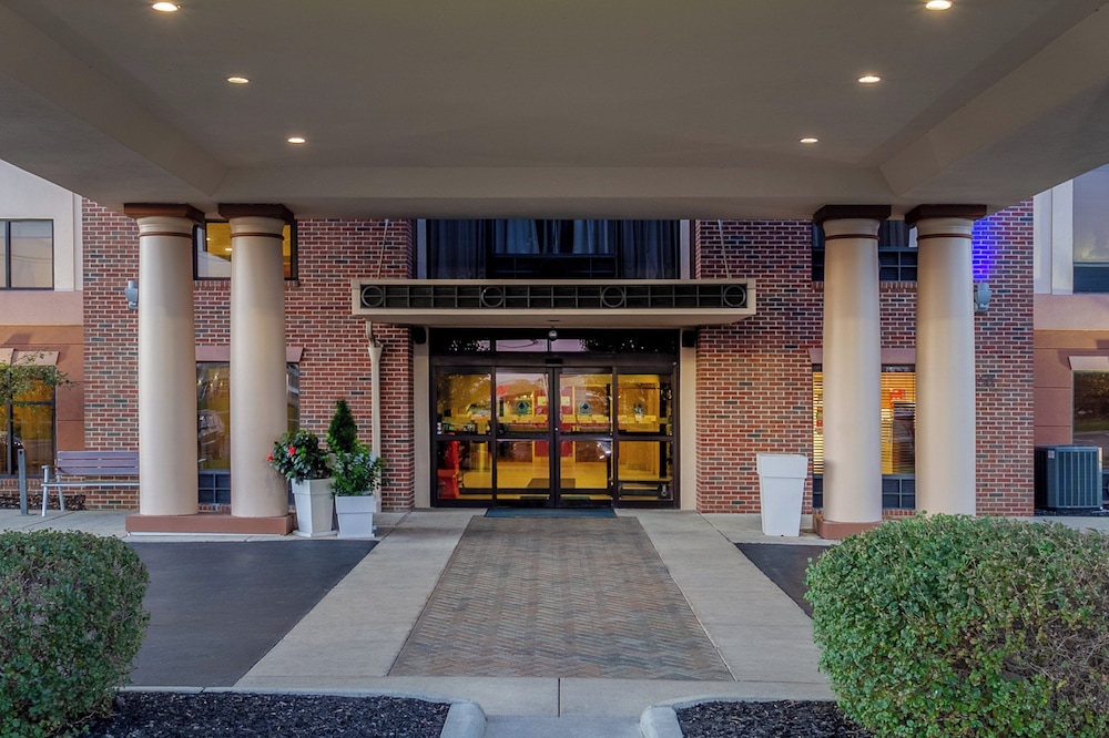 Holiday Inn Express Hotel Suites Bowling Green 3/62