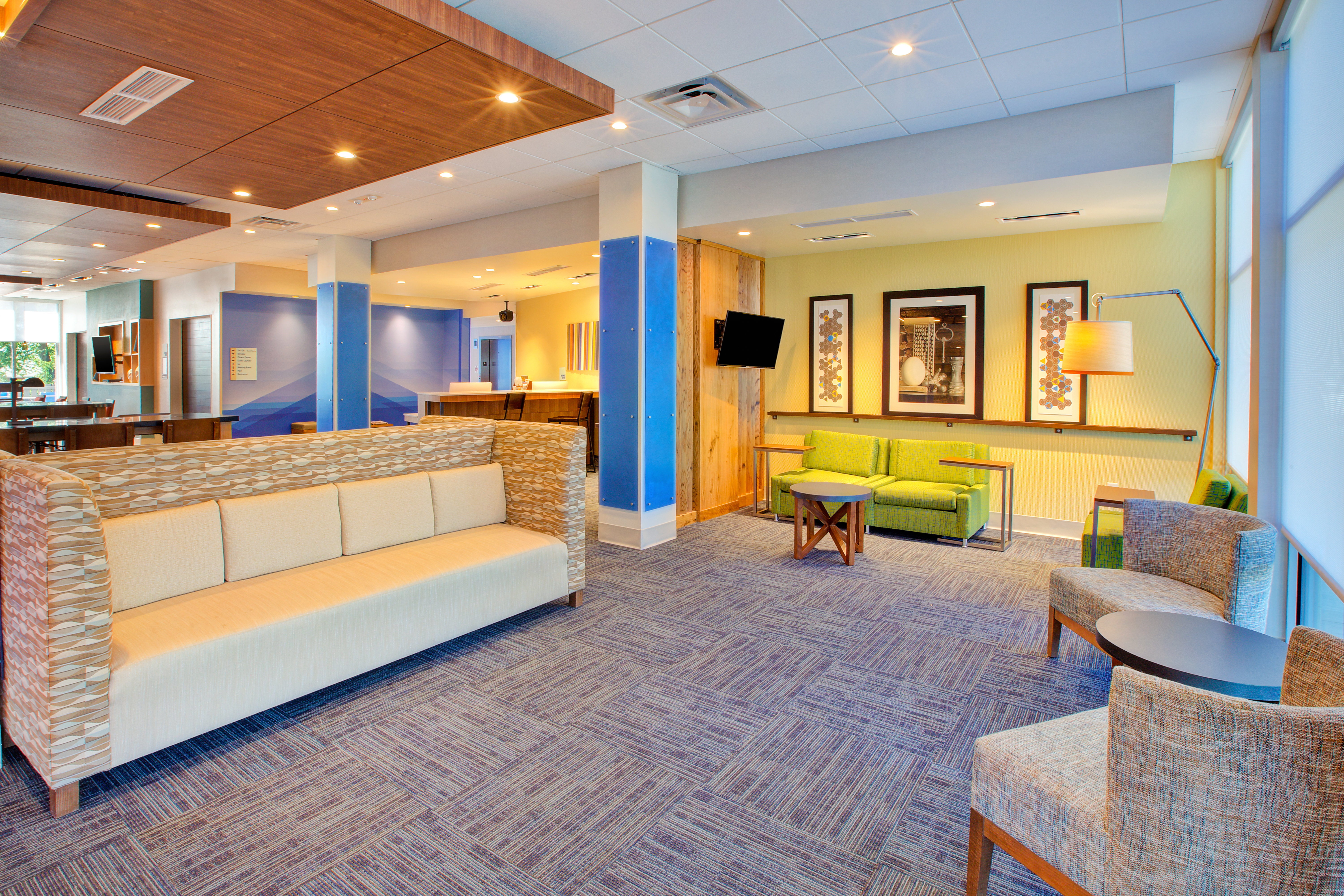Holiday Inn Express Suites New Castle 44/62