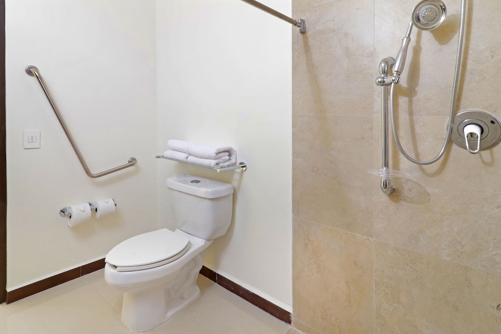 Holiday Inn Express Tuxpan 29/78