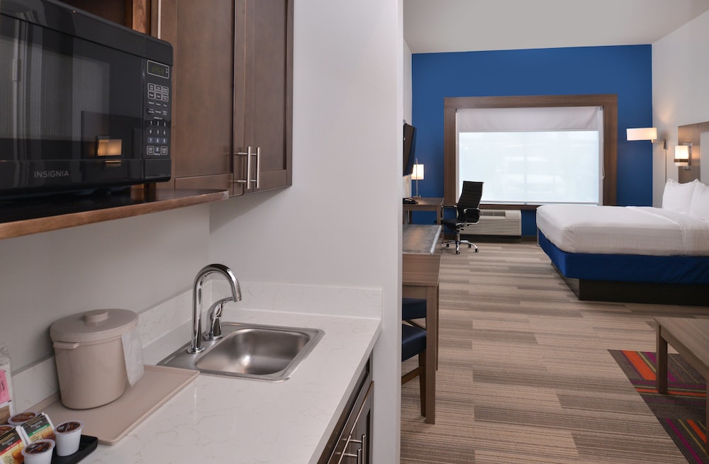 Holiday Inn Express Suites Houston E Pasadena 18/62