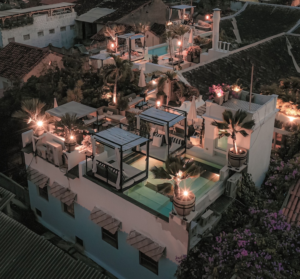 Hotel Casa Lola Deluxe Gallery 6/77