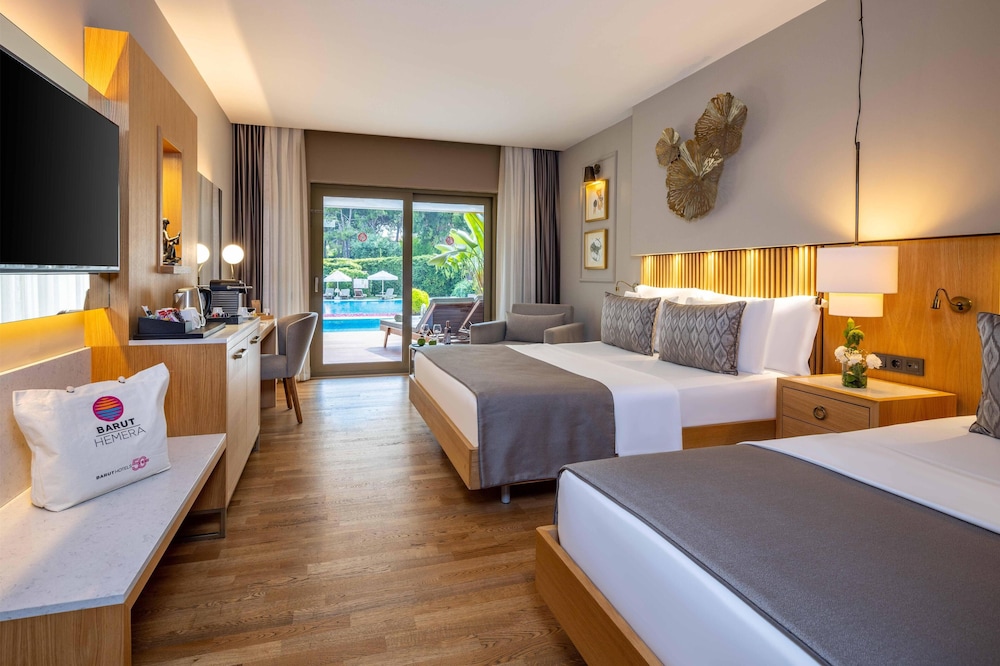 Swim Up, Deluxe, Twin Beds, Sofa