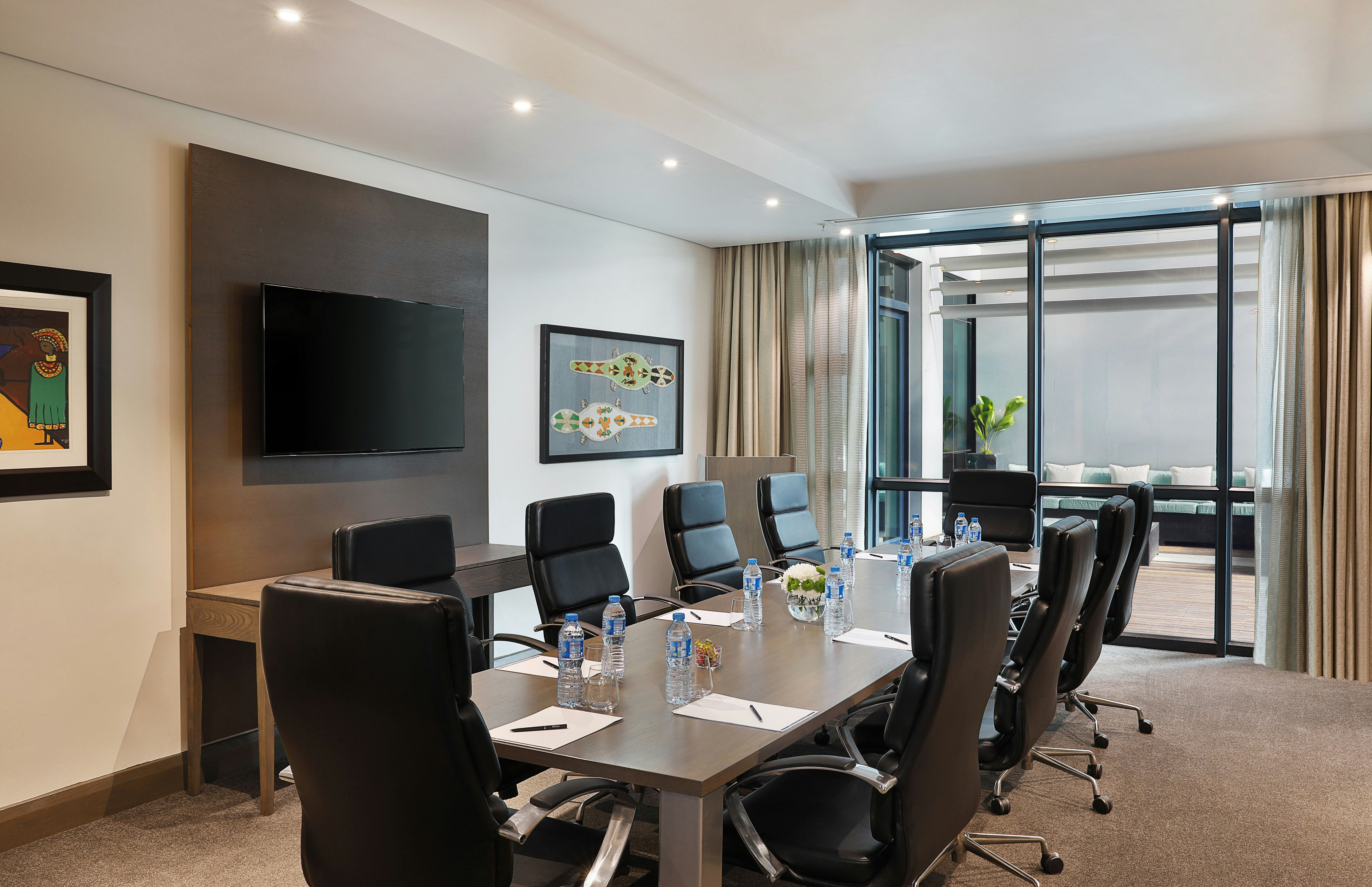 Legend Hotel Lagos Airport Curio Collection By Hilton 69/81