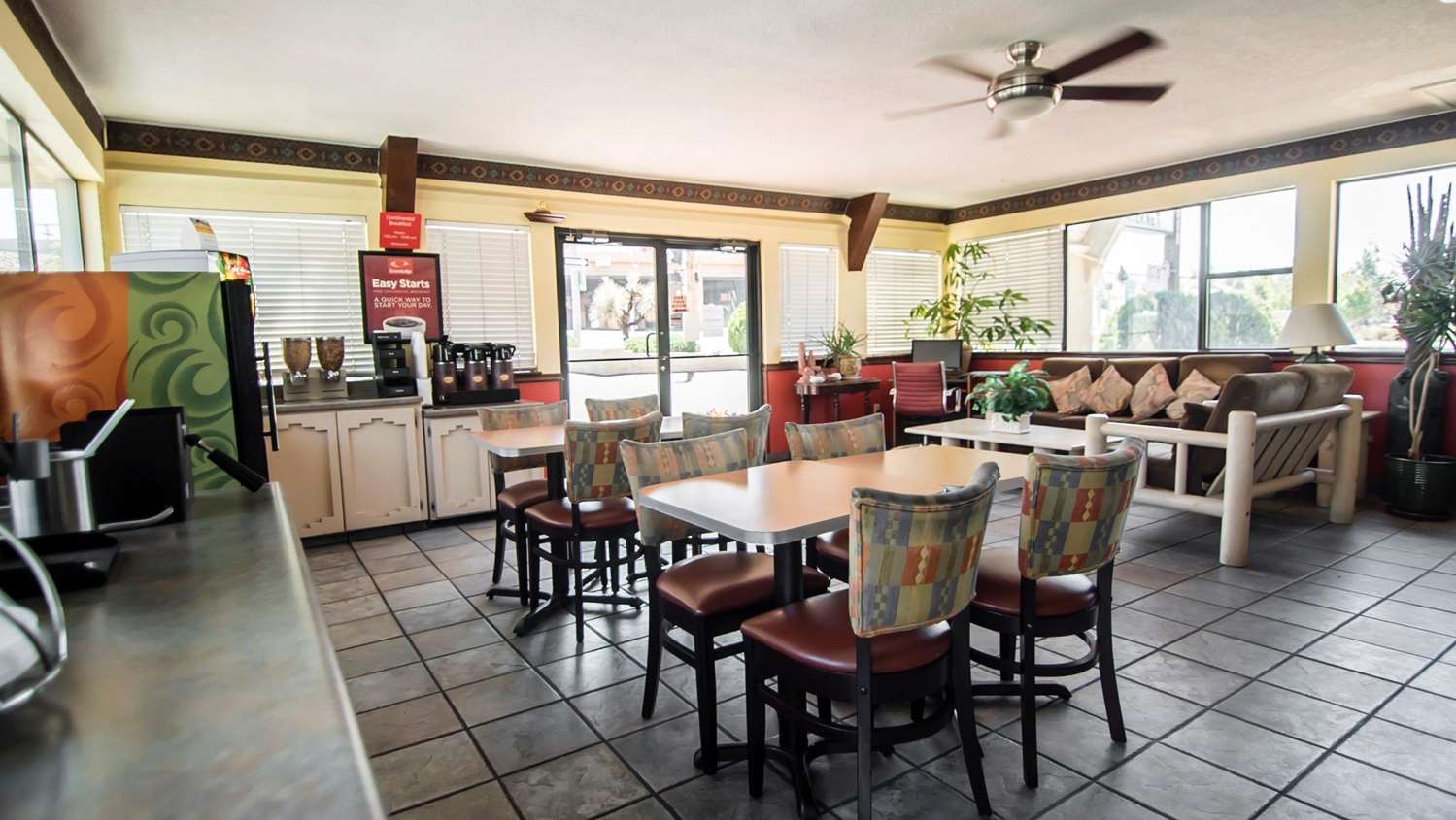 Super 8 by Wyndham Albuquerque Downtown 13/15