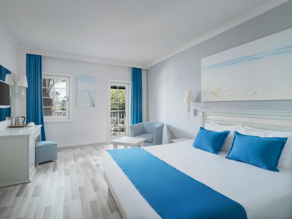 SUITE ROOM