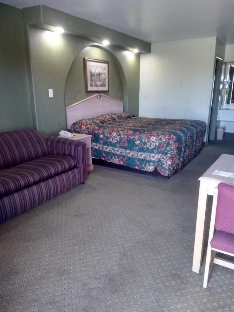 Budget Inn San Antonio Downtown I-10 East 18/27