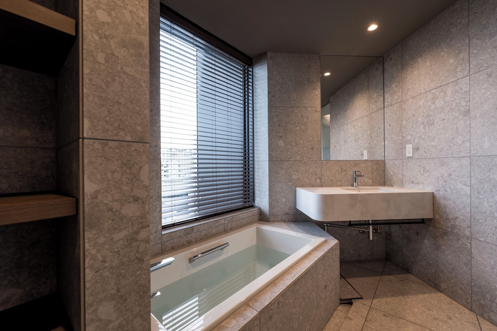 CINQS Hotel 50/50