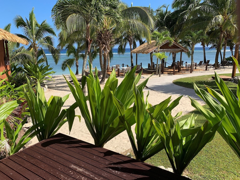 MAGIC REEF BUNGALOWS 11/66