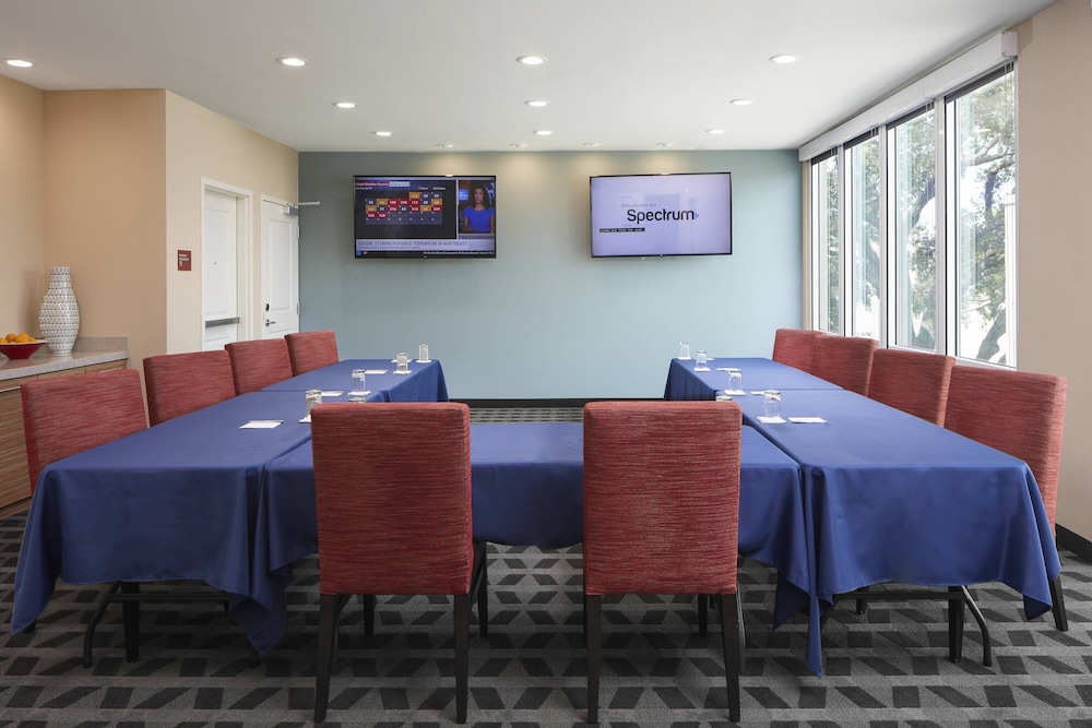 TownePlace Suites by Marriott Tampa South 42/43