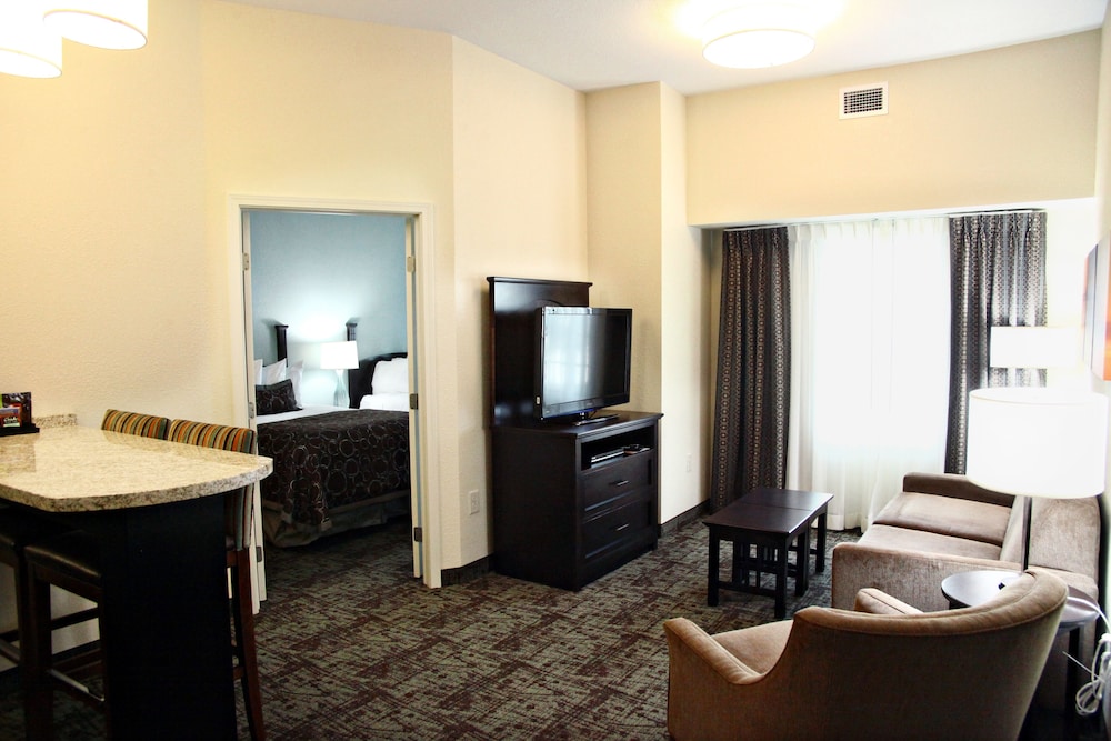 Staybridge Suites Minot 43/62