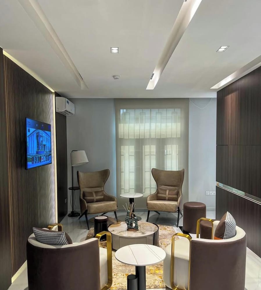 Paris Suites 58/64