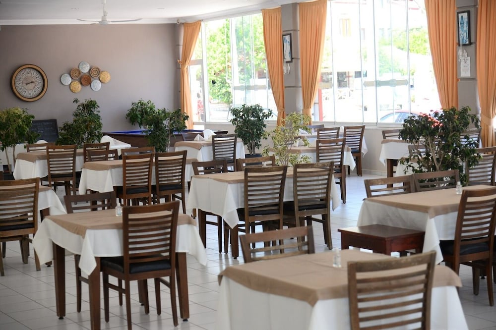 Karbel Beach Hotel 20/40