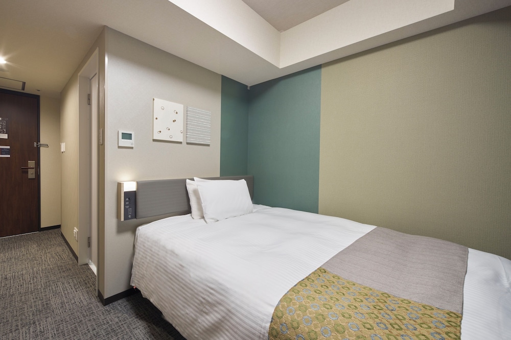 MODERATE, DOUBLE BED, SMOKING