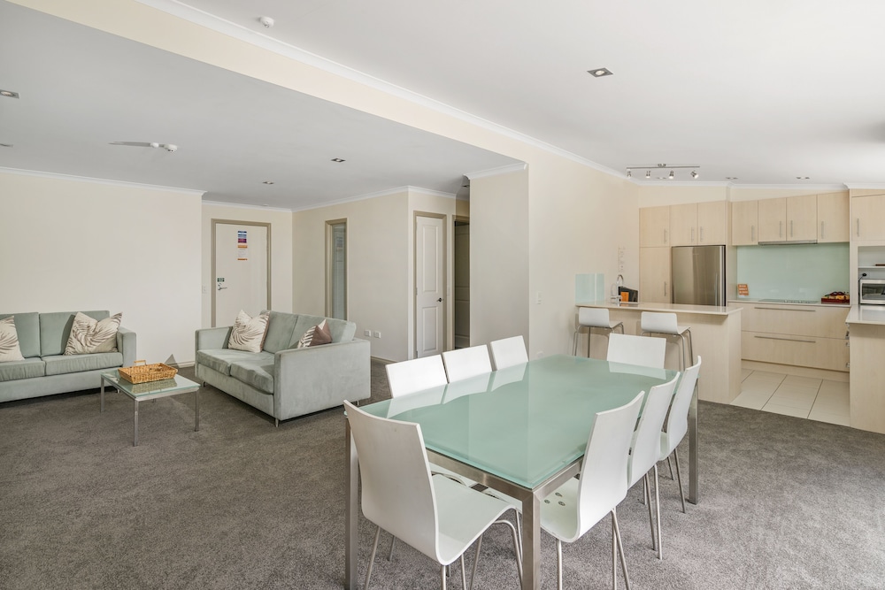 Crowsnest Apartments 24/49